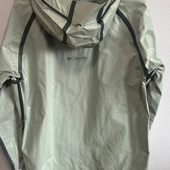 Columbia Men's Light Gray Raincoat - Picture 8 of 9